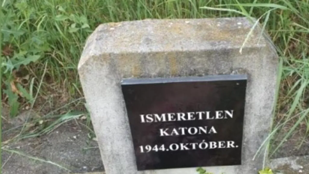 Mormântul unui erou român, VANDALIZAT la Satu Mare! Placa de căpătâi, înlocuită cu o inscripție maghiară
