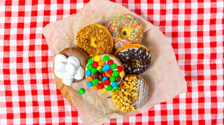 GOGOȘI pufoase și aromate, preparate cu drojdie uscată. Ingredientele care fac desertul clasic de neuitat