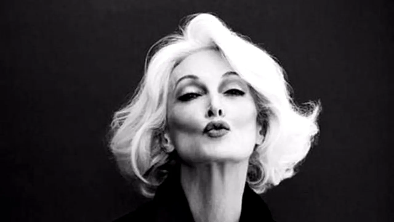 Nimeni nu-i poate ghici vârsta acestui supermodel. Sfatul pe care Carmen Dell'Orefice îl dă tuturor femeilor