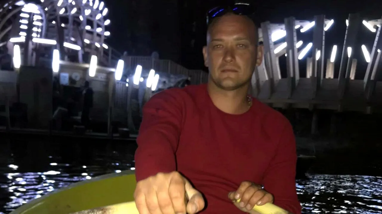 Eduard, tânărul înecat în apele Mureșului, în continuare de NEGĂSIT/ „Băiețelul nu e singur, tatăl lui va avea grijă de el acolo sus”