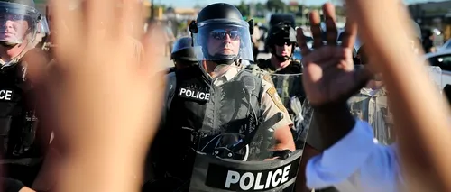 Cofondatorul Twitter Jack Dorsey postează mesaje și înregistrări video din orașul american zguduit de revolte violente