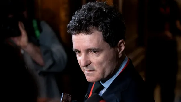 Nicușor Dan îl invită pe George Simion la dezbatere, joi seară, la Euronews