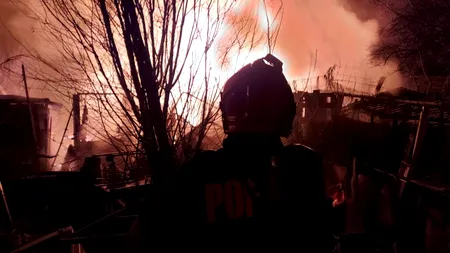 FOTO-VIDEO | Sfârșit tragic pentru un bărbat orb, imobilizat la pat. Casa i-a ars ca o torță, iar el a MURIT carbonizat