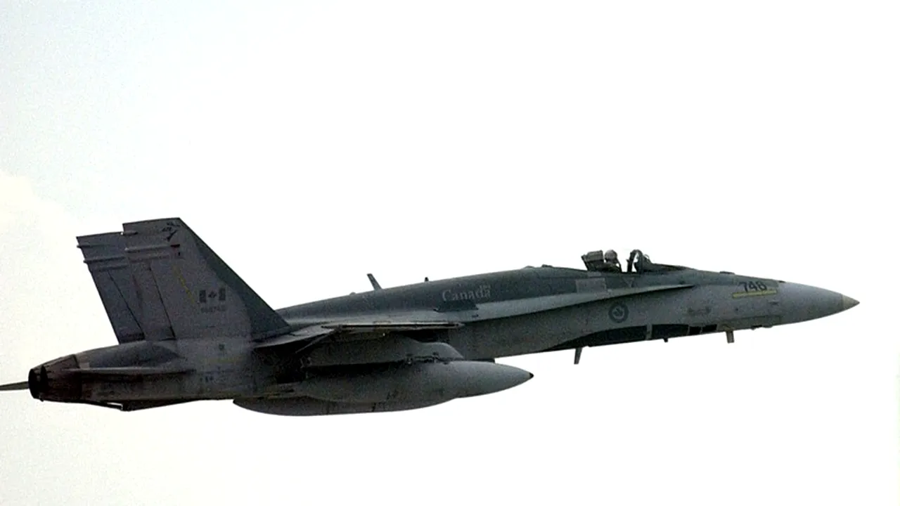 Șase avioane de luptă canadiene aterizează astăzi la Câmpia Turzii