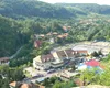Stațiunea mai puțin cunoscută din România unde apa își schimbă culoarea în funcție de anotimp. Este un loc unic în lume