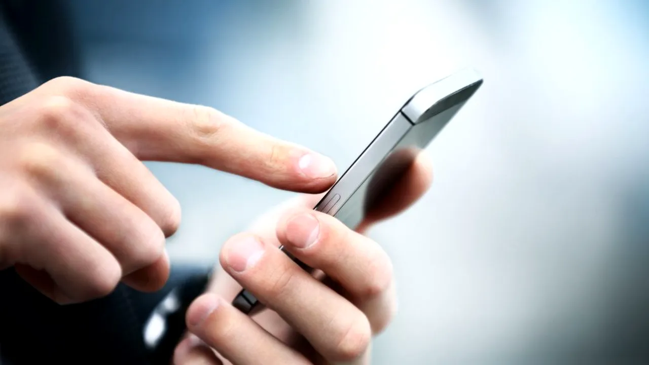 SMARTPHONE ZOMBI. Primul oraș din Japonia care interzice să scrii mesaje pe telefon în timp ce mergi