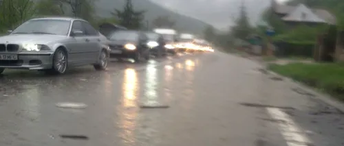 Trafic de coșmar pe Valea Prahovei, după o ploaie torențială. Câmpina și Breaza, lovite de grindină