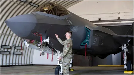 Avion de 80 mil. de dolari, distrus de un obiect de câțiva dolari uitat de un tehnician în fuzelaj