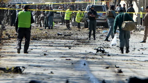 Bilanț cutremurător al atentatului din Kabul. O mașină capcană a explodat în cartierul ambasadelor