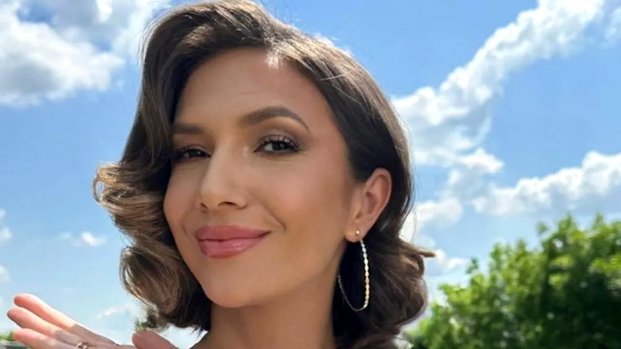 FOTO / Cum își menține SILUETA Adela Popescu după trei sarcini. ”Dar clar arăt aşa şi datorită lui Radu”