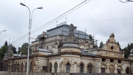 Un litigiu între BOR și administrația locală lasă în paragină primul cazinou construit în România. 