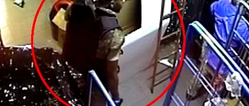 Teroristul Amedy Coulibaly a fost filmat de camerele de supraveghere în magazinul groazei. Ce le-a ordonat ostaticilor să facă