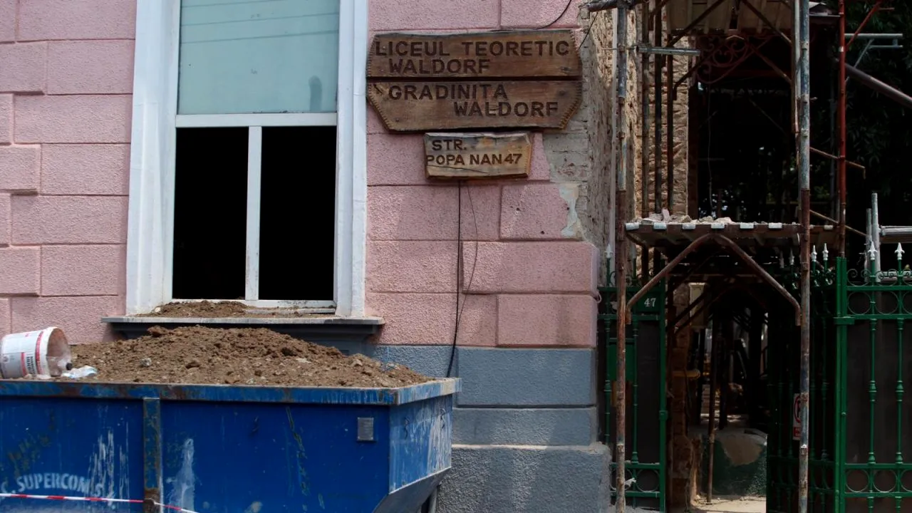 Rămășițe umane, găsite de muncitori la o grădiniță din București. Poliția se află la fața locului - FOTO