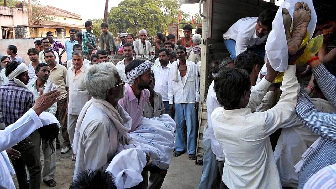 Peste 100 de morți în India, în urma busculadei de la templu