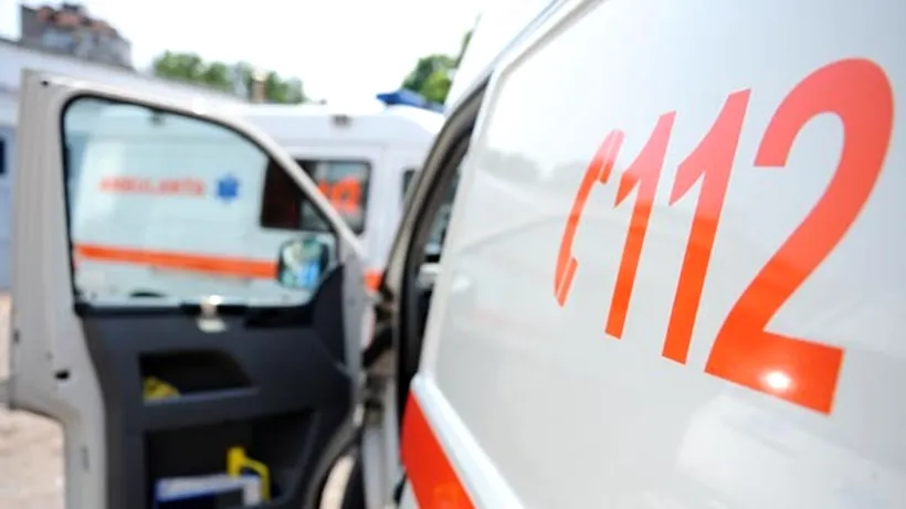 O ambulanță care transporta un șofer rănit a fost implicată într-un accident