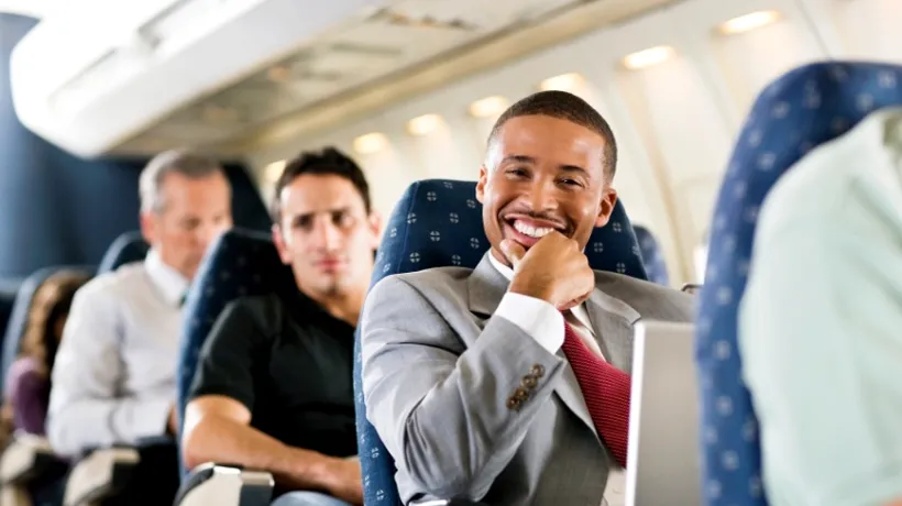 Șapte soluții prin care putem reduce riscul contactării unei viroze când călătorim cu avionul