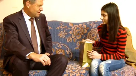 Cadoul de Crăciun pe care Klaus Iohannis l-a făcut unei tinere a cărei mamă e plecată la muncă în străinătate