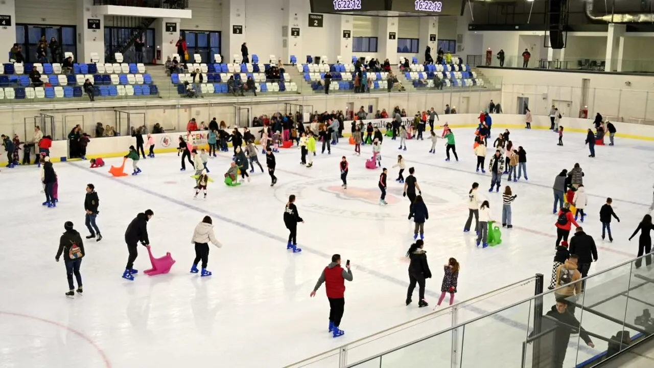 Ce program are Patinoarul Berceni Arena între 17 și 22 decembrie. Intrarea este gratuită