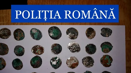 FOTO. Poliția a prins doi tineri care au furat peste 100 de monede medievale dintr-un sit arheologic din Iași