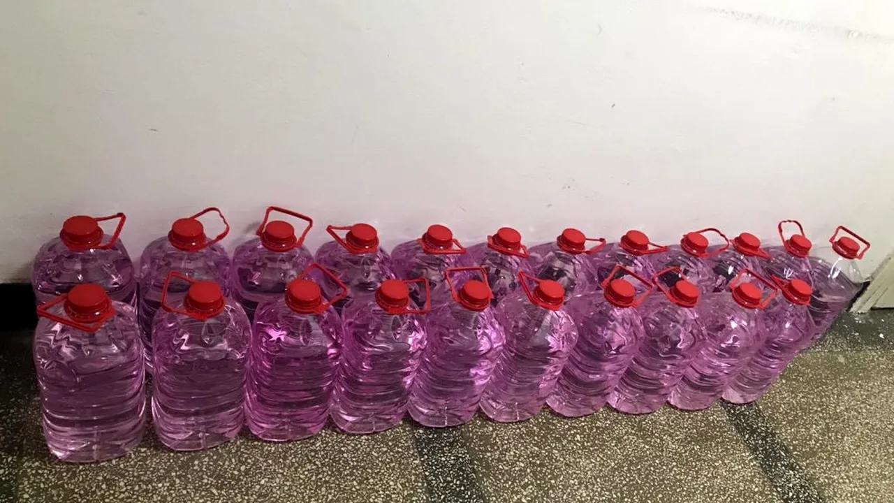 SPECULĂ. Mănuși, dezinfectant și măști, confiscate la Timișoara / Un bărbat încerca să le vândă într-o piață volantă