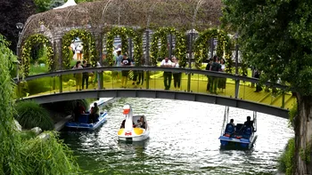 Începe West Side Flower Fest, se închide o parte din Bulevardul Drumul Taberei. Apelul primarului Ciprian Ciucu: „Lăsați mașinile acasă”