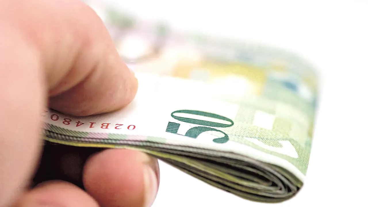 Ialomițianu: Trei bănci din România ar putea sesiza CE în cazul conversiei creditelor în lei