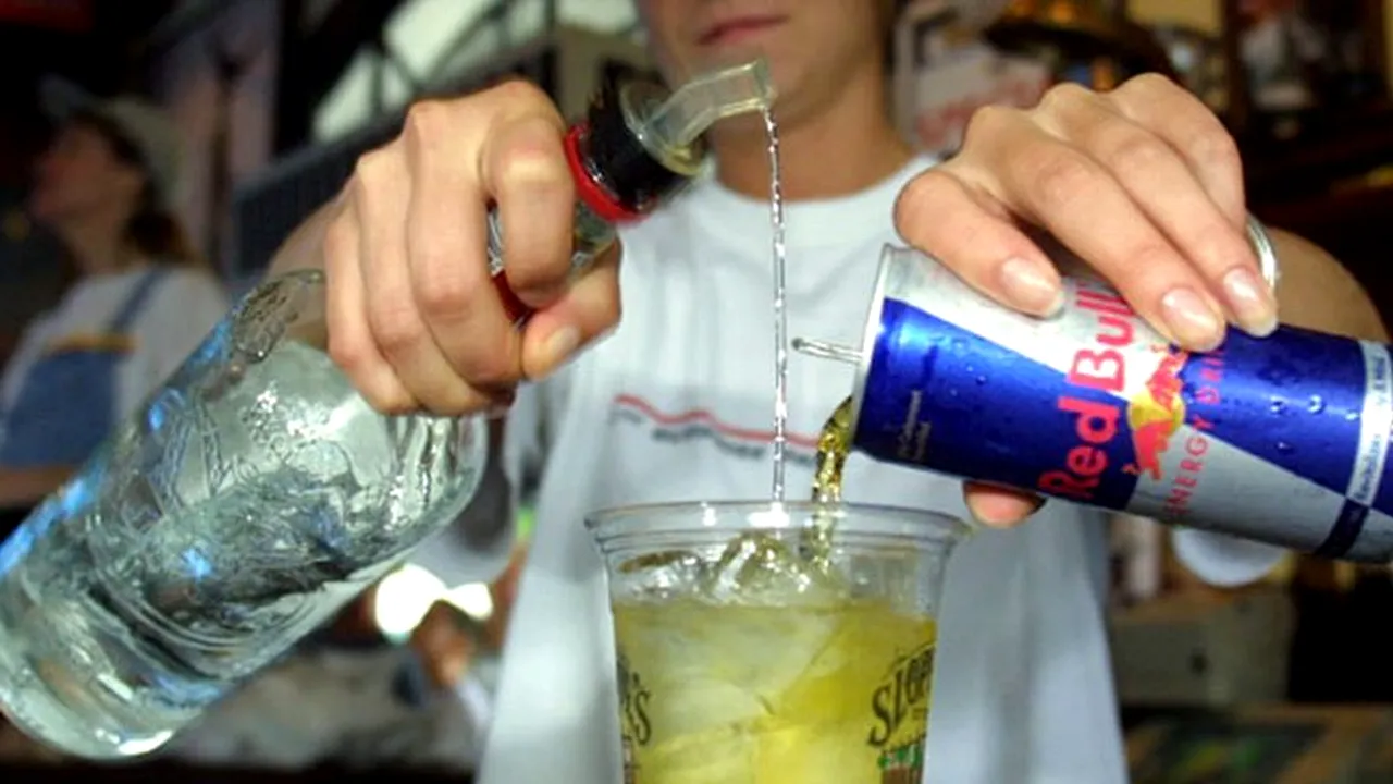 De ce nu e recomandat să amesteci alcoolul și băuturile energizante