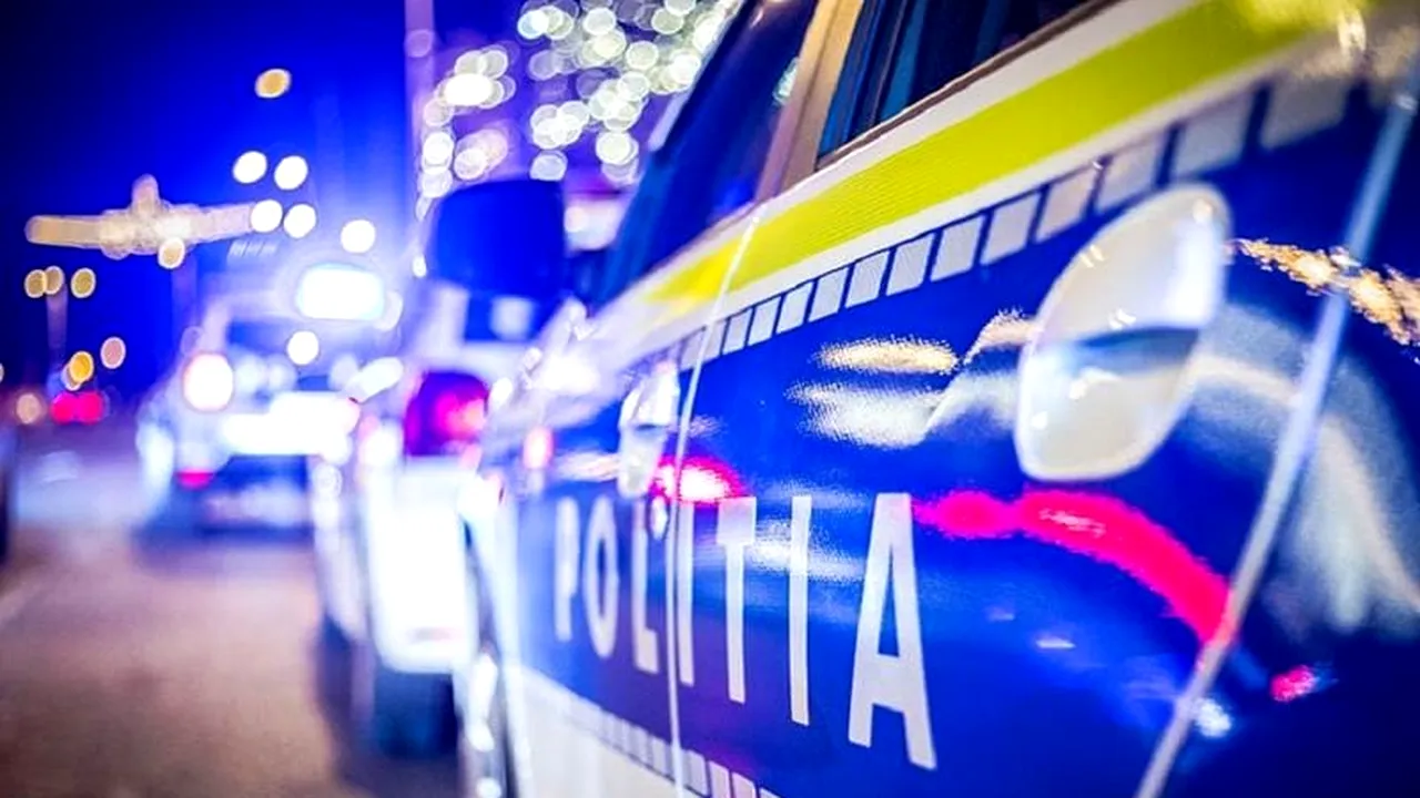 Un șofer a murit după ce a intrat cu mașina într-un stâlp în timp ce era URMĂRIT de polițiști