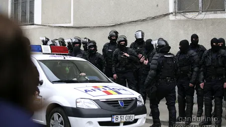 Percheziții la contrabandiști de țigări, fiind descoperită o fabrică clandestină de tutun în Ilfov