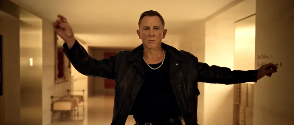 Daniel Craig își etalează talentul de dansator într-o reclamă regizată de Taika Waititi | VIDEO