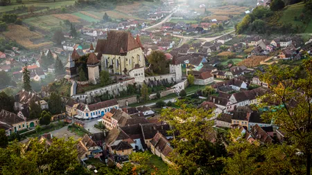 Satul din România cu peisaje de basm, toamna. Se află în inima Ardealului și este inclus în Patrimoniul UNESCO