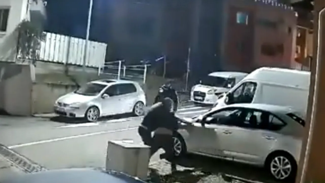 Scandal cu arme albe în „capitala Ardealului”. Liderul galeriei U Cluj, atacat în stradă cu un CUȚIT, în prezența unui fost patron din Superliga