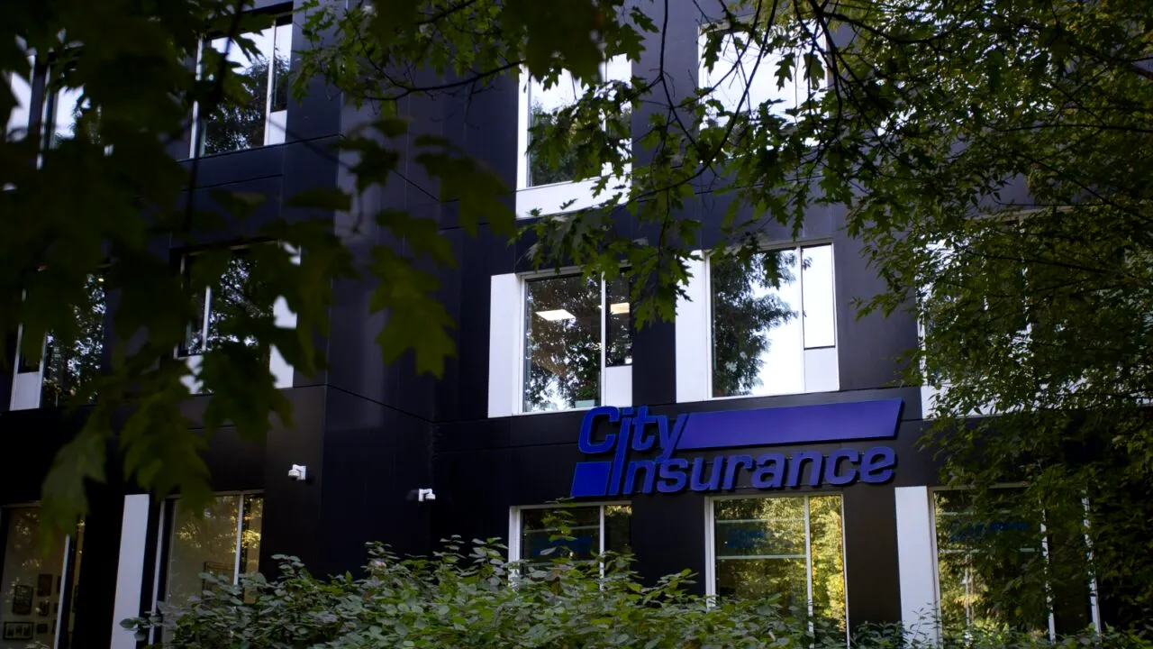 Șoferii cu polițe RCA la City Insurance pot fi amendați începând de azi dacă nu au trecut la alt asigurător. Cât de mari sunt sancțiunile