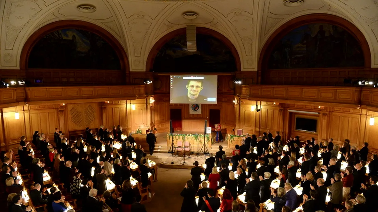 Reacția lui Edward Snowden după ce a citit raportul senatului american despre CIA