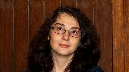 Interviu cu scriitoarea Alina Pavelescu: ,,Sunt scriitori care scriu ca să se elibereze, dar eu recunosc că scriu mai ales ca să înțeleg’’ (EXCLUSIV)