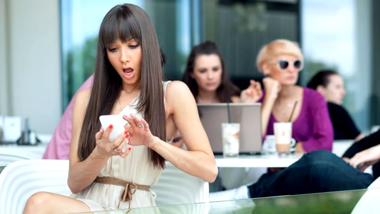 Românii și dependența de tehnologie. Există o categorie de utilizatori care își verifică dispozitivele mobile de peste 200 de ori pe zi. STUDIU