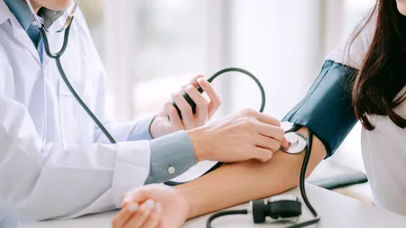 Angajații din România ar putea redirecționa 50% din contribuția la sănătate pentru asigurare medicală privată