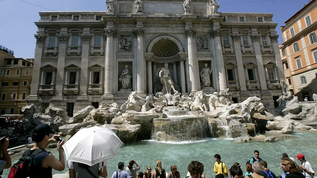 Câți bani se aruncă zilnic în celebra Fontana di Trevi