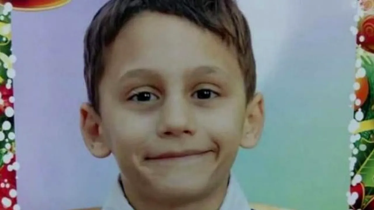 Imagini incredibile. Ce face mama lui Iulian, băiețelul găsit mort într-un bazin de colectare al unor ferme de porci, la puțin timp după dispariția tragică a fiului ei