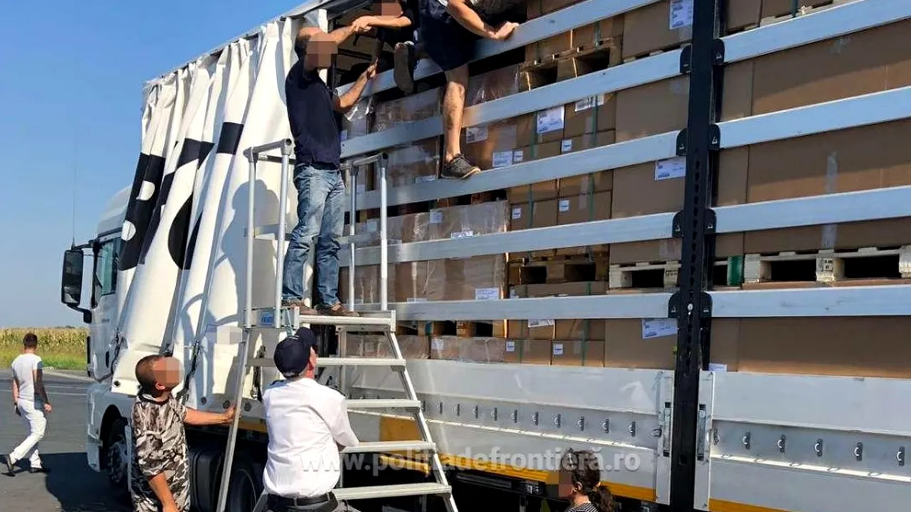 42 de migranți, între care 16 copii, ascunși într-un camion, prinși la Vama Nădlac