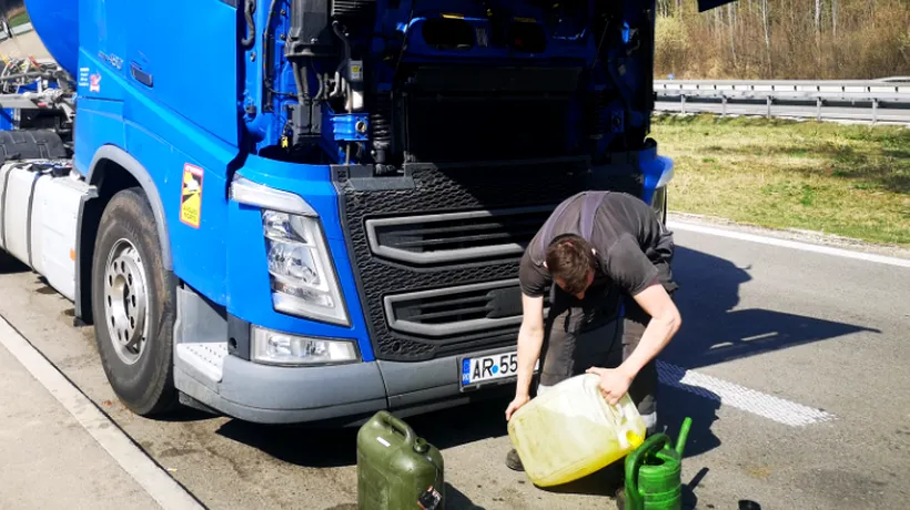 FOTO| Reacția fabuloasă a unui șofer român de TIR, după întâlnirea cu un coleg ucrainean: „Dacă am reușit ceva în ultimele săptămâni, a fost să spălăm imaginea României”
