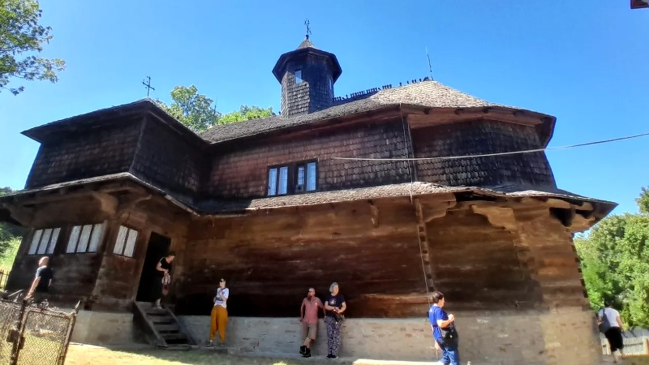 MOTIVUL pentru care mulți turiști evită o biserică veche din România. A fost construită de un boier, de dragul unei femei