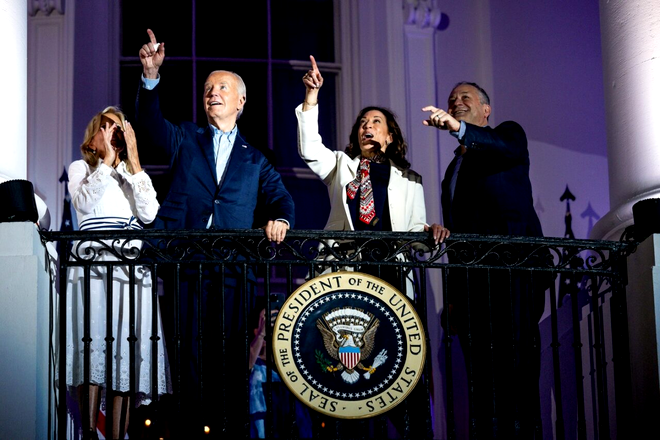 Cuplul prezidențial Biden și cuplul viceprezidențial Harris au sărbătorit împreună Ziua Independenței. Sursa Foto: Profimedia 