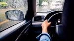 2.000 lei amendă pentru toți șoferii români care fac acest gest nepoliticos atunci când conduc. Mulți cred că nu este nelegal