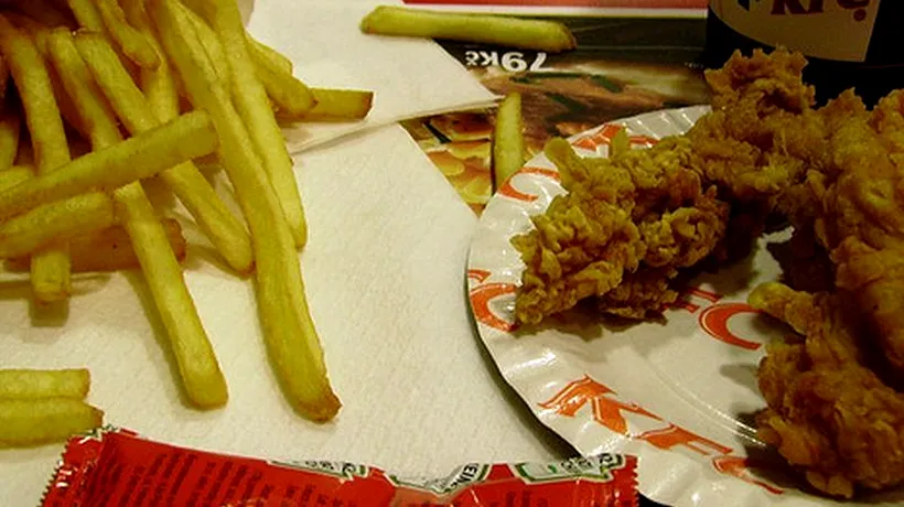 FOTO: Ce a descoperit un client KFC într-un burger
