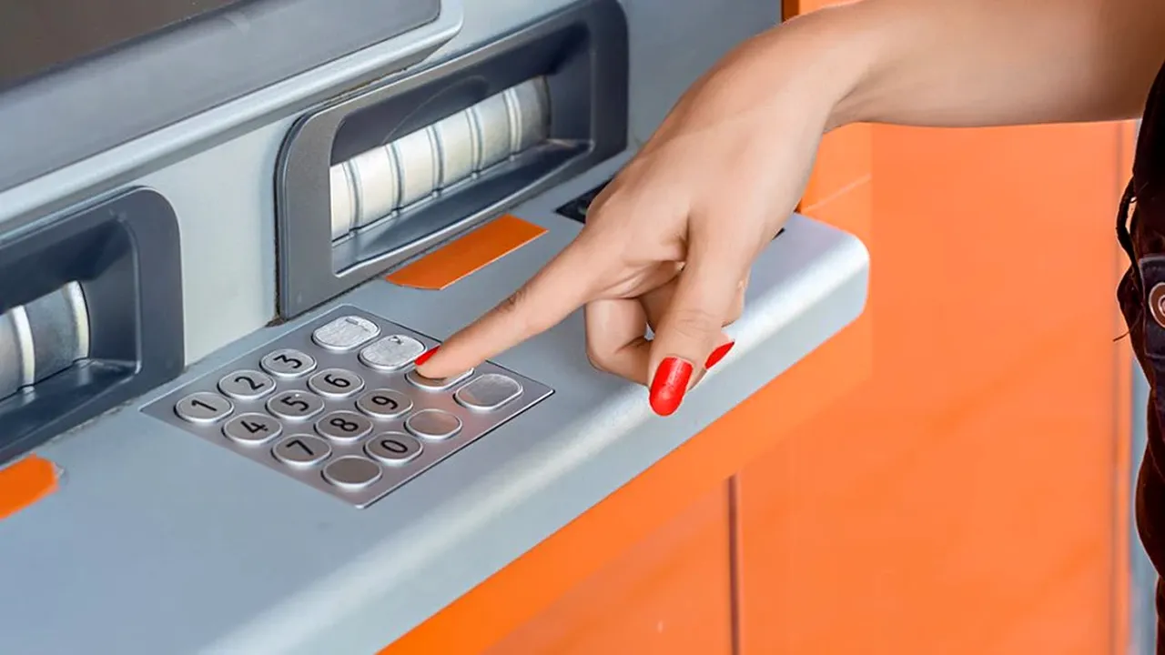 Câți ani de închisoare riscă femeia care a primit 10 milioane de euro în loc de 100. Individa a cheltuit aproape toți banii în doar câteva luni