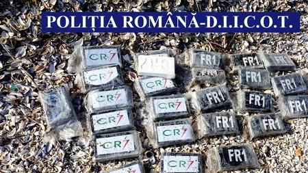 Droguri pe litoral. Încă 12 pachete au fost găsite astăzi de-a lungul litorarului. Căutarea continuă