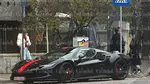 Imagini sfidătoare în Capitală. Un Ferrari, de jumătate de milion de euro, a fost parcat ostentativ, pe toată lățimea unei treceri de pietoni. Cui aparține bolidul