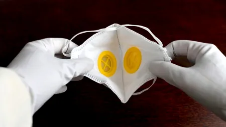 CAZ ȘOCANT. Un bărbat din Suceava s-a sinucis pe stradă, purtând echipament de protecție. Oamenii care l-au găsit au crezut că se roagă