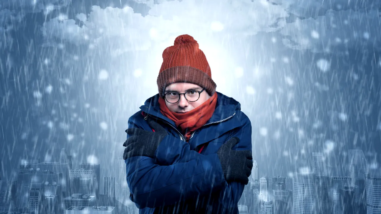 Cele mai eficiente trucuri pentru a te încălzi în zilele foarte reci și a evita problemele de sănătate. Recomandările specialiștilor